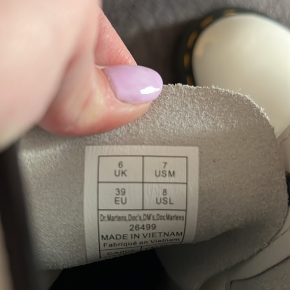Dr. Marten’s - Flawless! - Picture 6 of 6